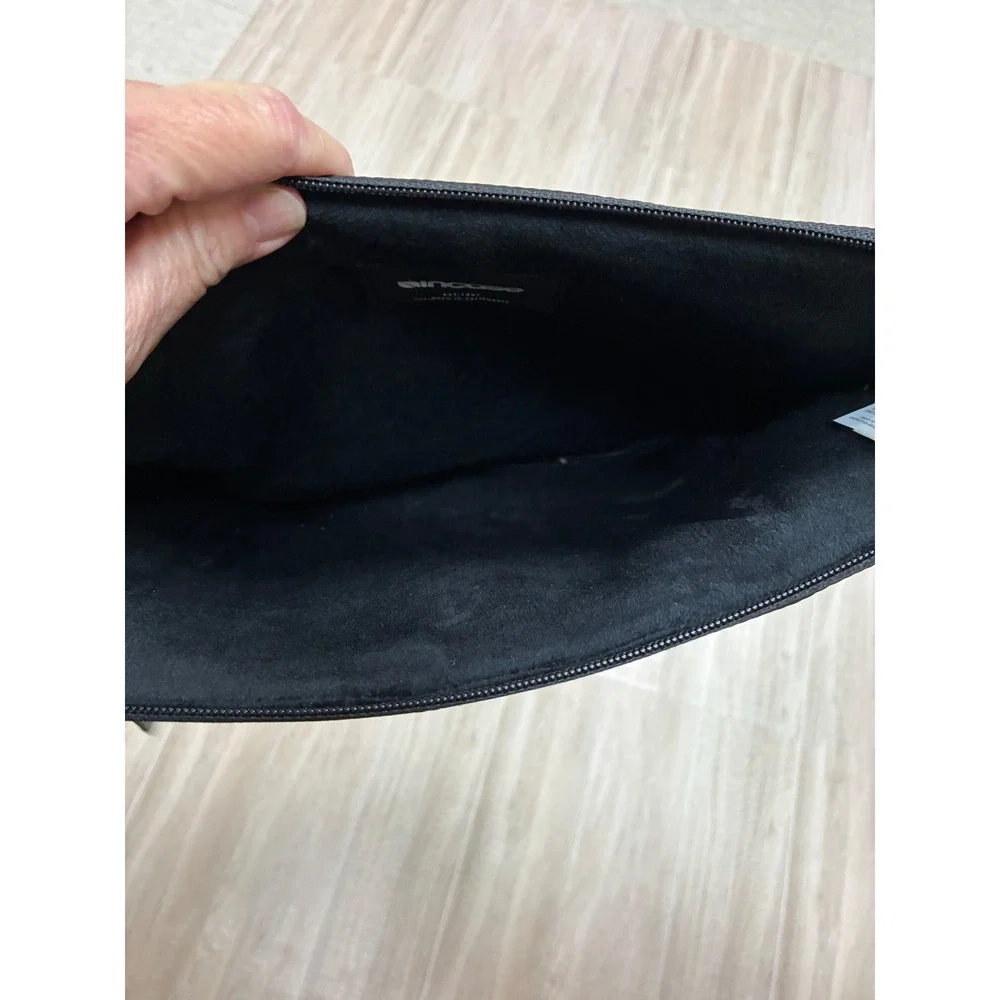 Incase Black Neoprene Laptop Sleeve Case Pouch